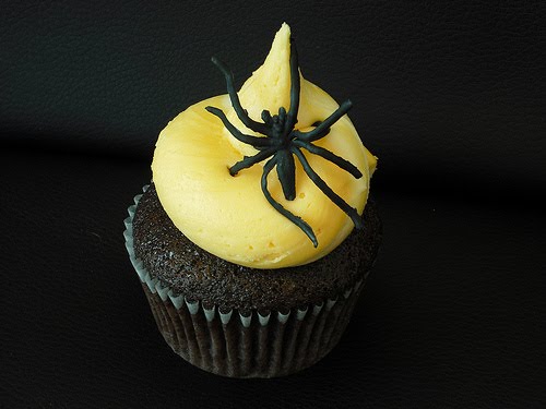 [halloween_cupcakes_spider.jpg]