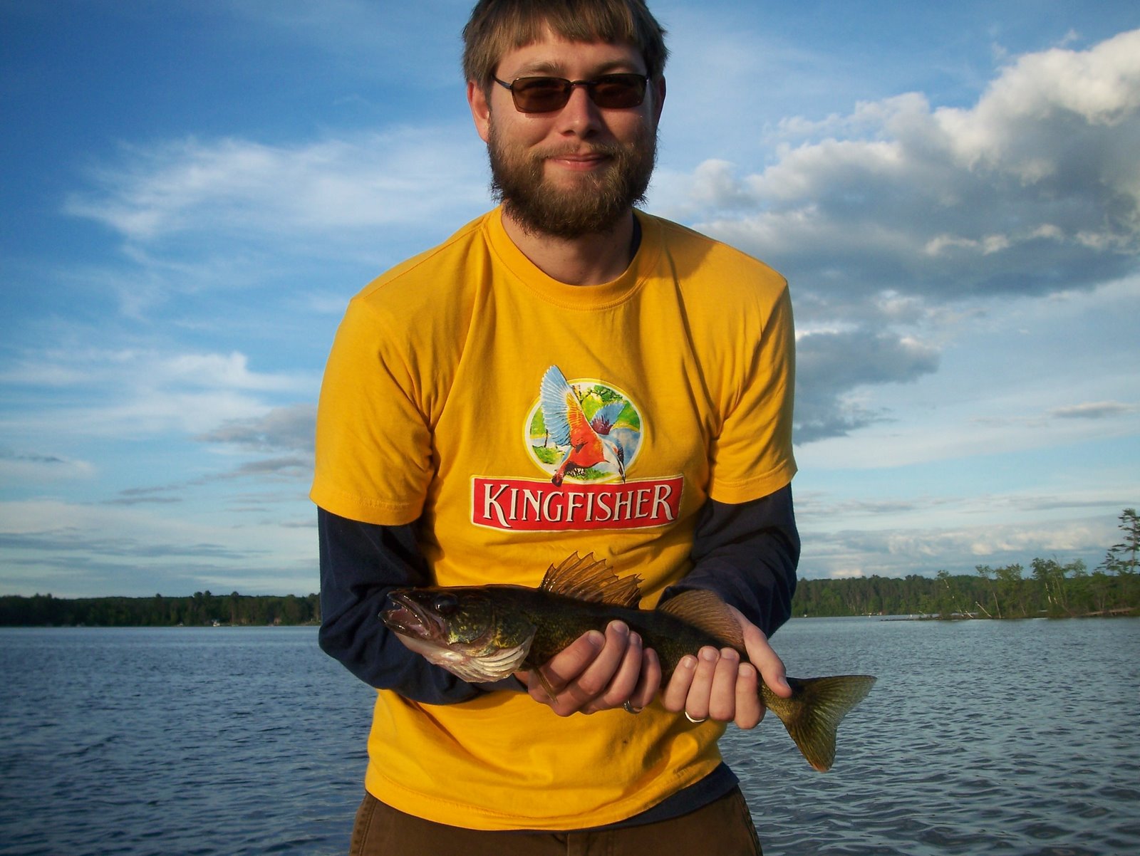 [Anderson+with+his+Walleye.JPG]