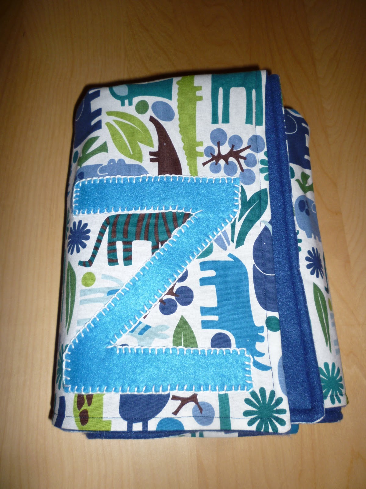 Laura in a tangle A blanket for a newborn baby