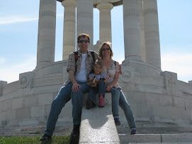 Bonaparte Family by the Monument