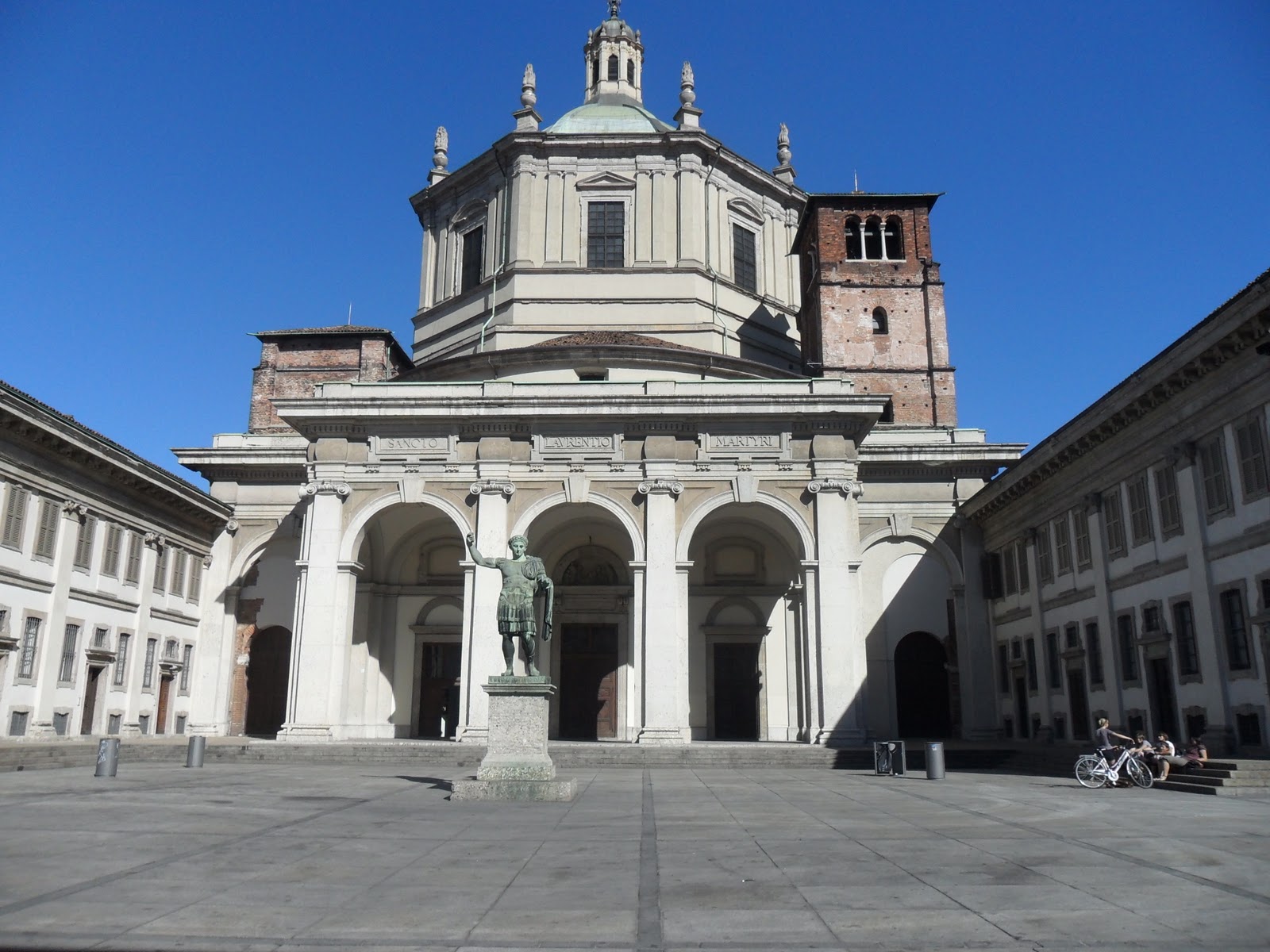 ようこそミラノへ サンロレンツォマッジョーレ聖堂 Basilica di San Lorenzo Maggiore