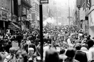 [photographs-new-york-crowded-street-48-53-12.jpg]