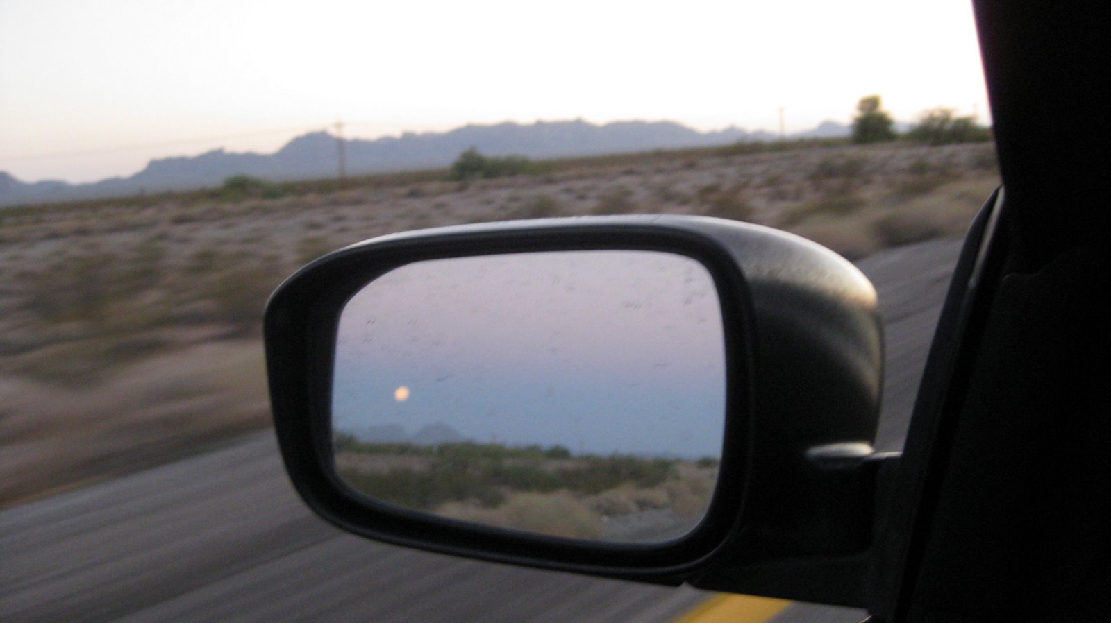 [Moonrise+in+my+mirror.jpg]