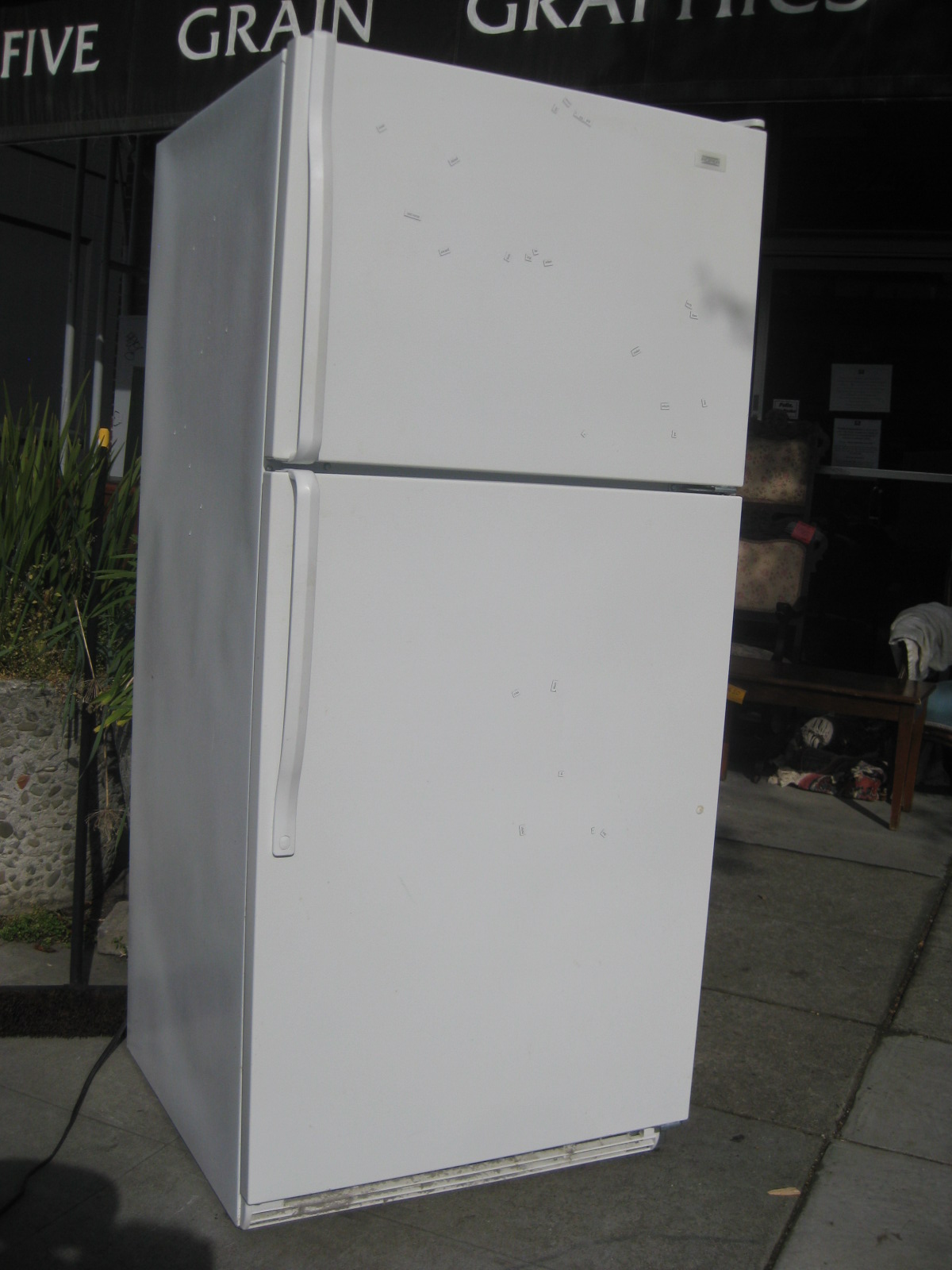 UHURU FURNITURE & COLLECTIBLES SOLD 1999 Roper Refrigerator 100