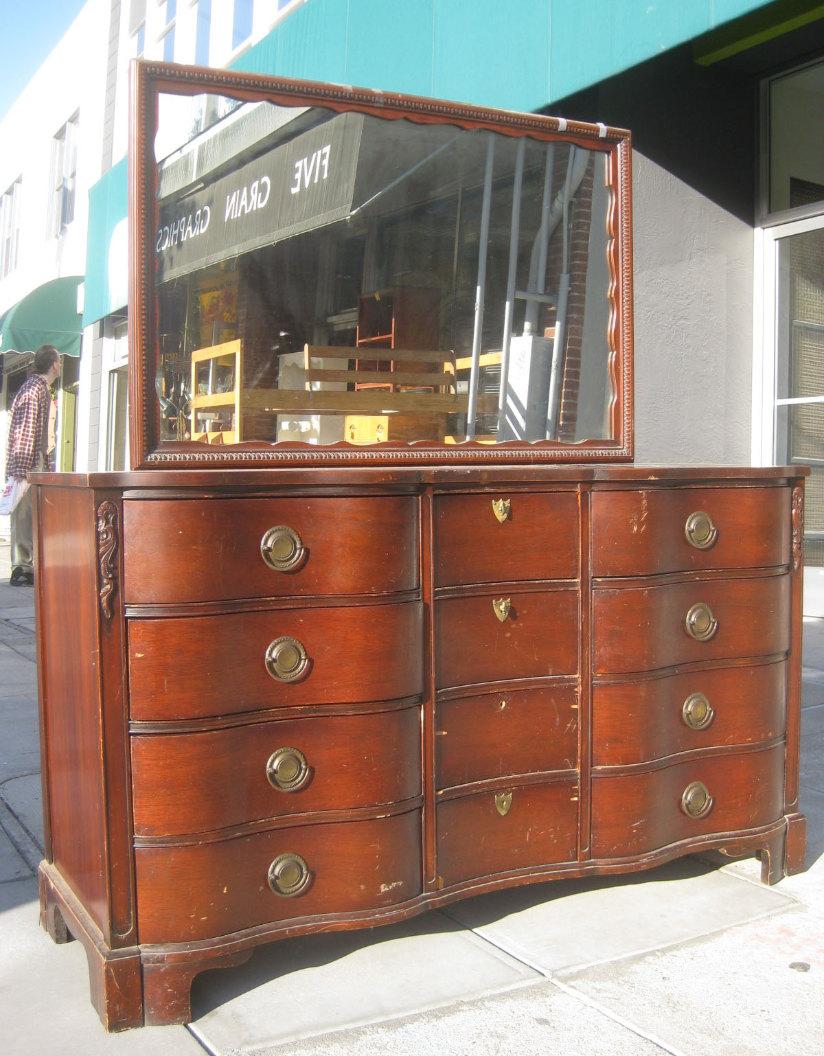 Uhuru Furniture Collectibles Sold Duncan Phyfe Dresser And