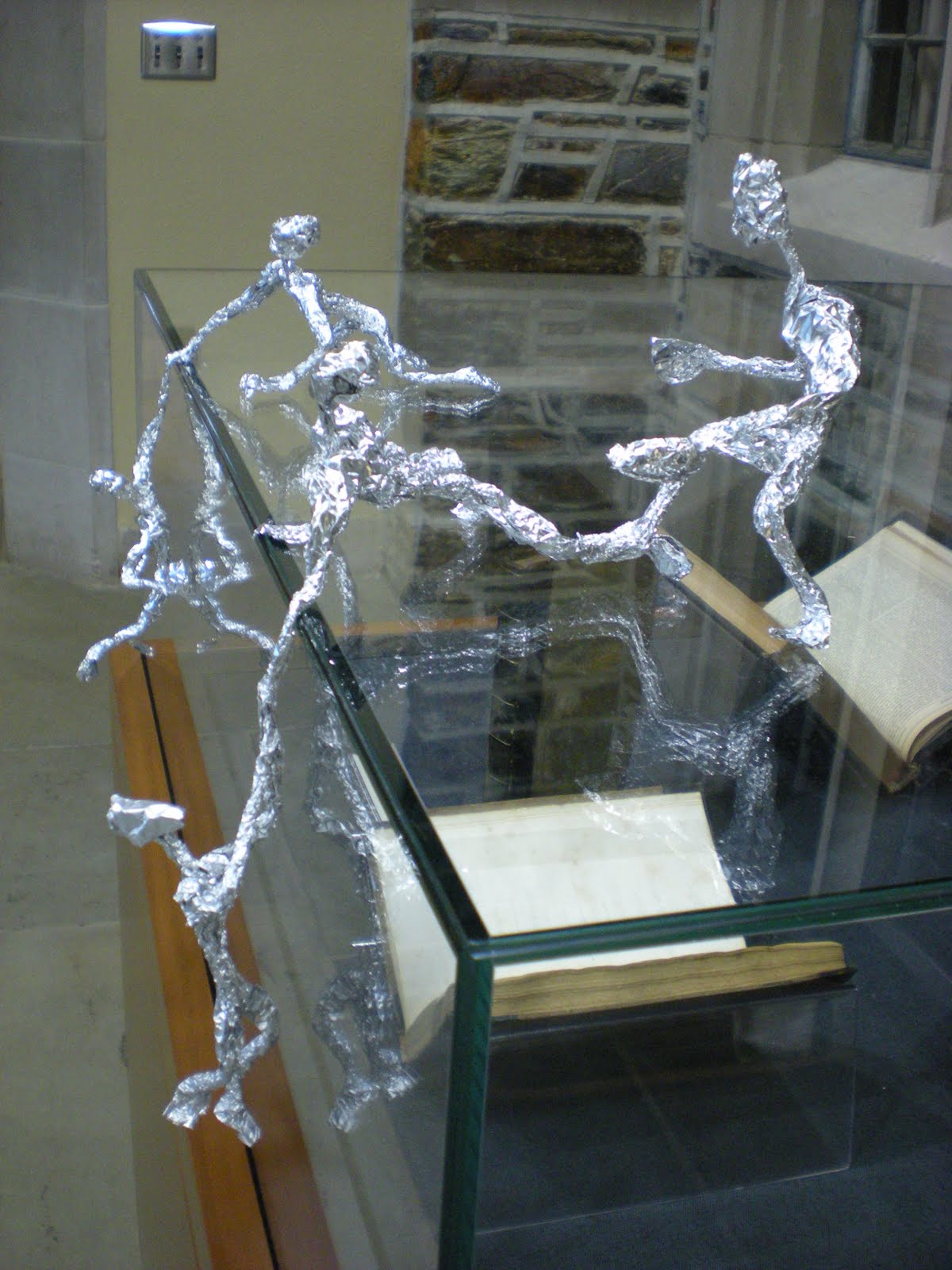 [exhibit+case+art+1.JPG]