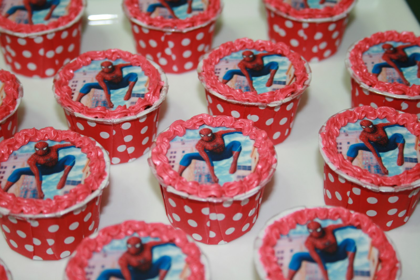 Ritz Passion : Spiderman & Ultraman Cupcakes
