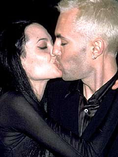 pictures of angelina jolie kissing her brother