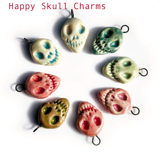 [DOD_HappySkull_Charms.JPG]