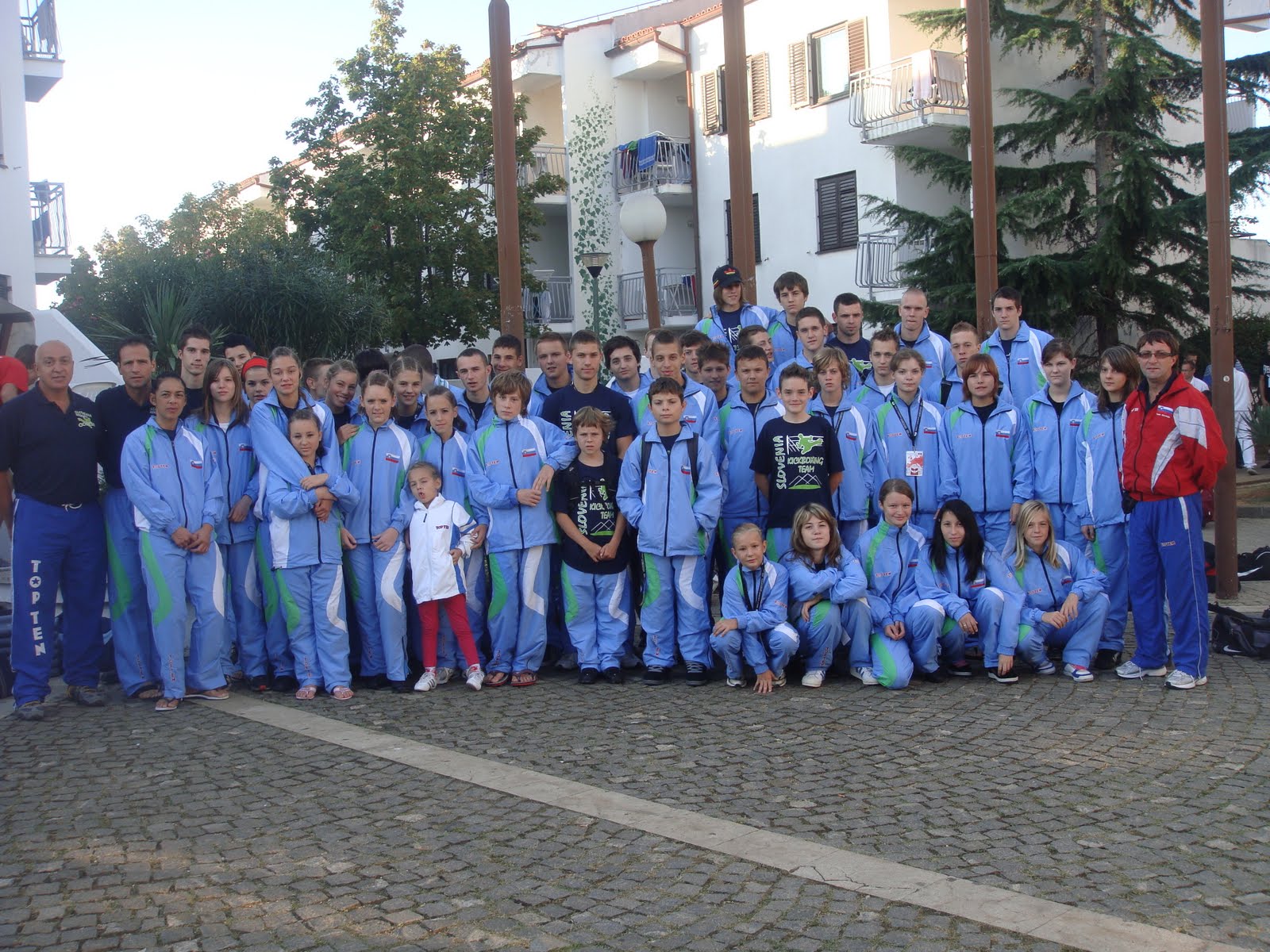 [celotna+reprezentanca.jpg]