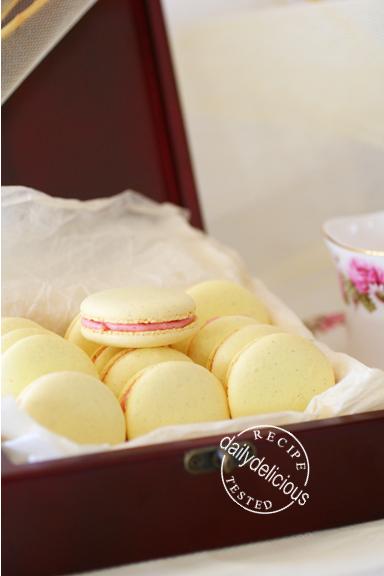 [Vanilla+bean+Macaron_9.jpg]