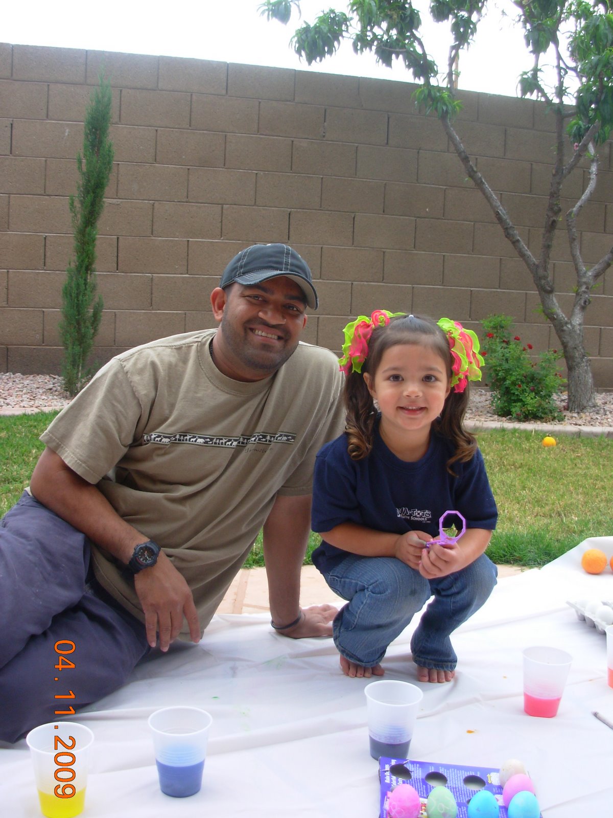 [Dad+stopped+by+to+help.JPG]