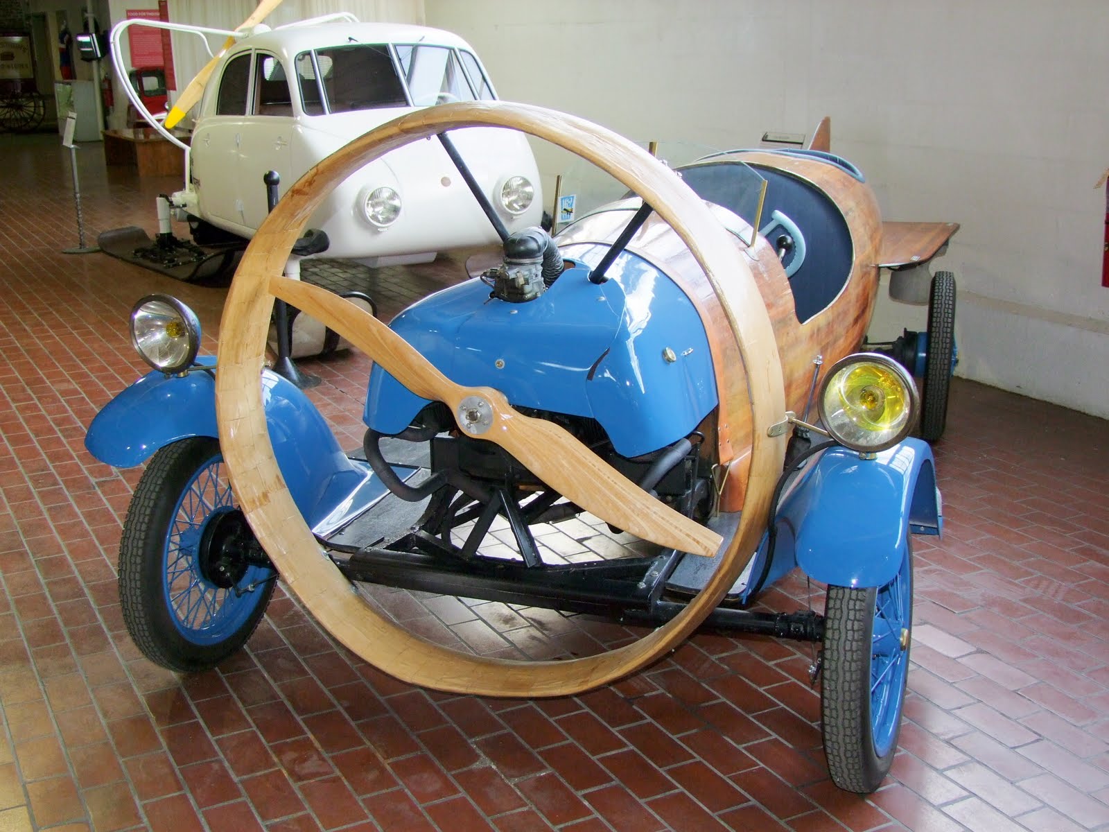 Helicron Propeller Car