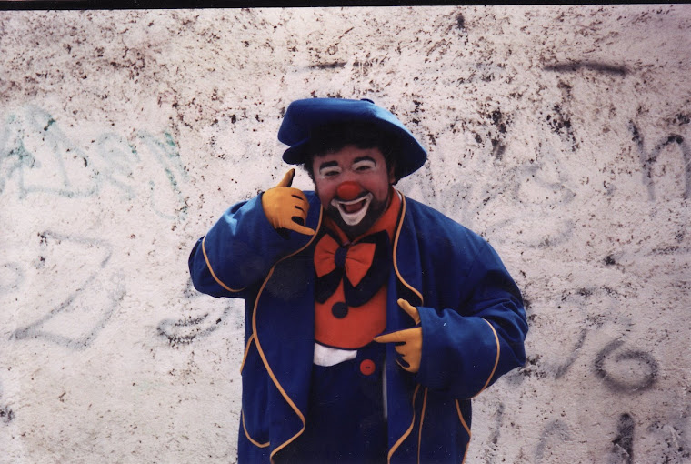 HOLA SI QUIEREN INVITARME A SUS FIESTAS MI TELEFONO ES 0445523235521