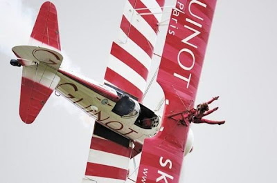 World Amazing Stunt on Plane