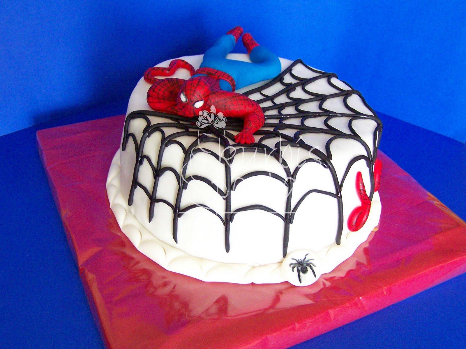 ÖRÜMCEK ADAM SPIDERMAN PASTASI Kurbiş Pasta ve Kurabiye Tasarım Evi