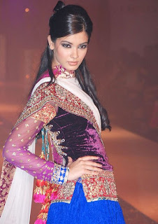 Sexy Models at HDIL India Couture Week for Manish Malhotra show