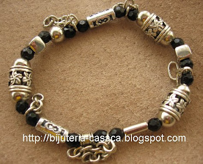 Pulseira: Contas metálicas