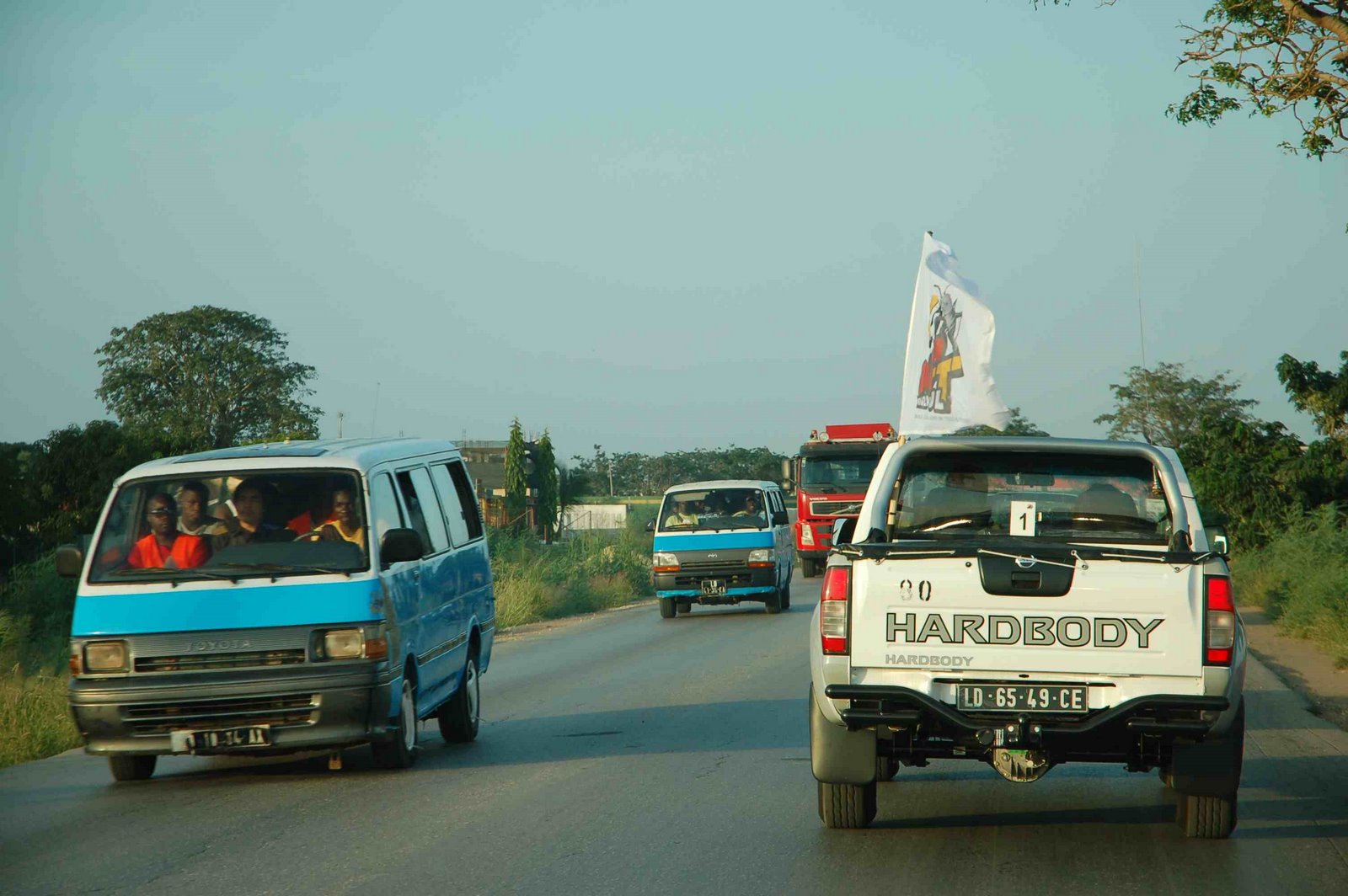 [2-ASFALTO+NOVINHO+NOS+PRIMEIROS+KMS.jpg]