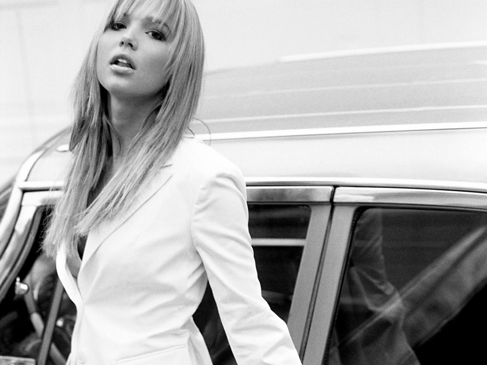 Arielle Kebbel Wallpapers | miss bikini