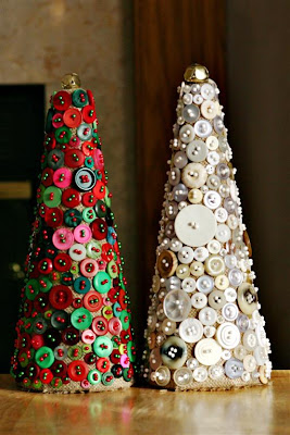 Five Things Friday Christmas Button Crafts  Keeps Me Out Of Mischief!