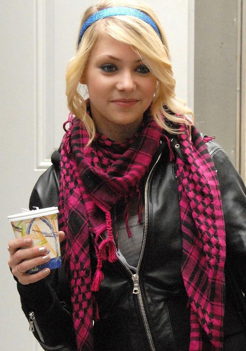 [momsen-taylor2.jpg]