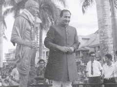 Mohd Ragi Pays tribute to Mahatama Gandhi