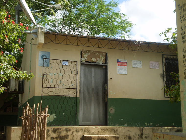 La entrada al Telecentro, en la Institución Educativa José de la Luz Martínez.