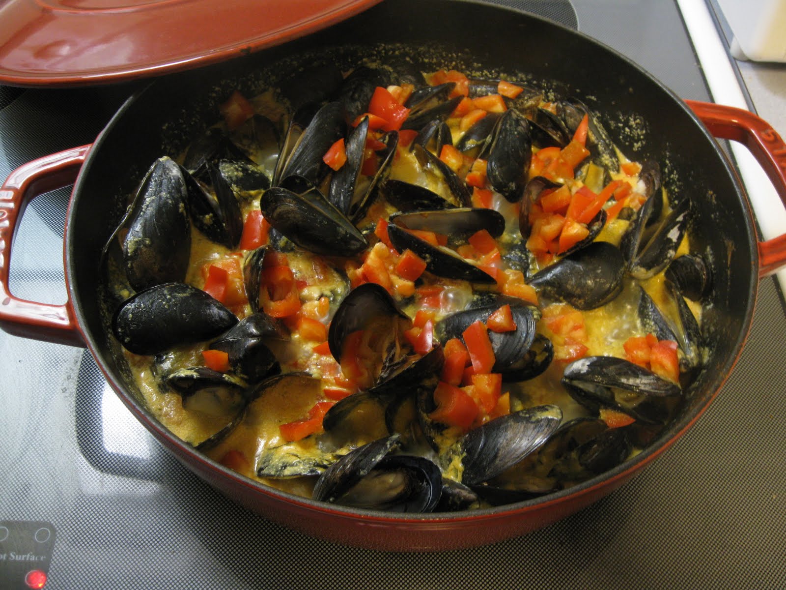 Crash in the Kitchen Mussels in Thai Red Curry Sauce