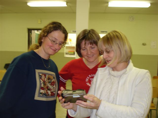 [nov+07+ufo+michelle+christine+carol.jpg]