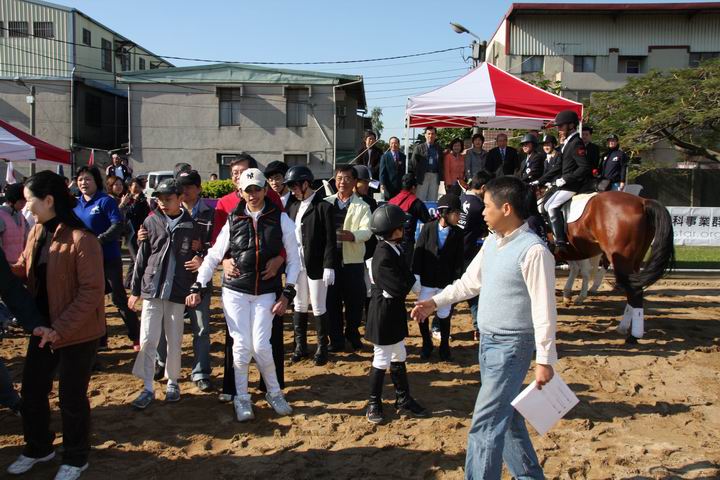 [å ƒè³½è€…é€²å]