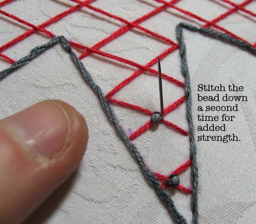 [embrioder-tutorial14-beading3.JPG]