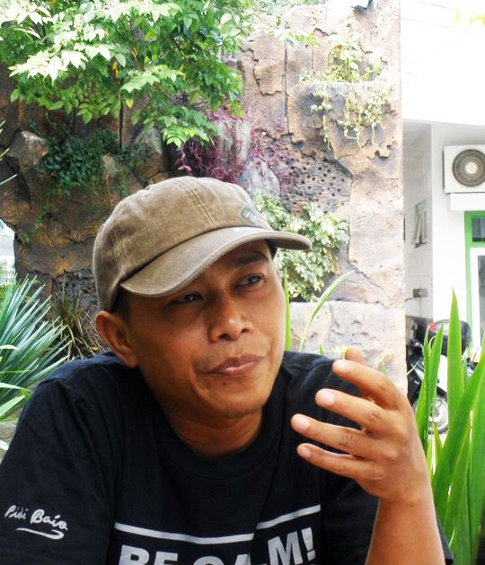 Jurnalistik FIKOM UNPAD Student's News 'Crazy' Author