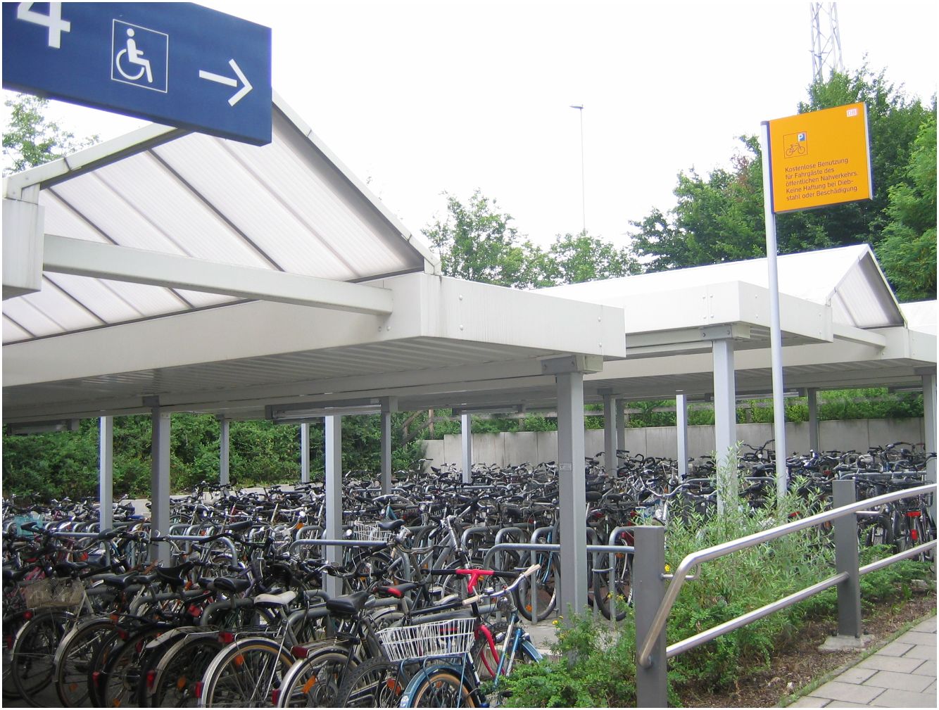 [Erlangen-station-bike.JPG]