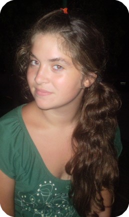 Emi (L)