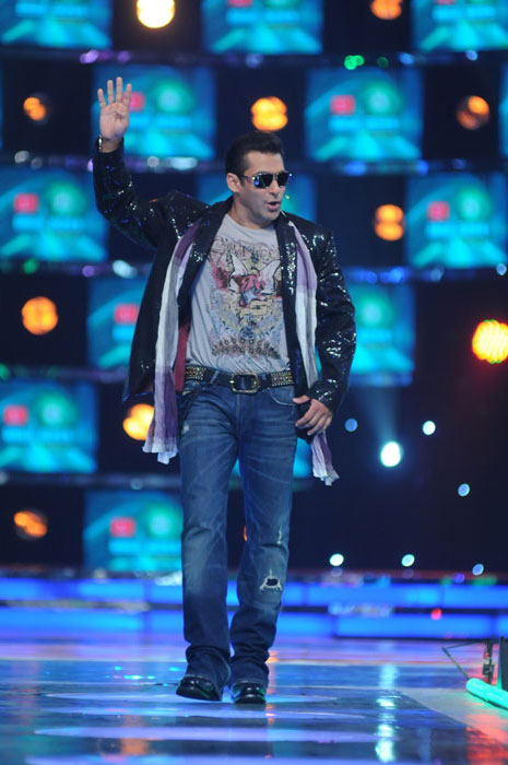 Latest Wallpaper: Salman Khan reveals Bigg Boss 4 Wallpapers List of  Contestants in Bigg Boss 4