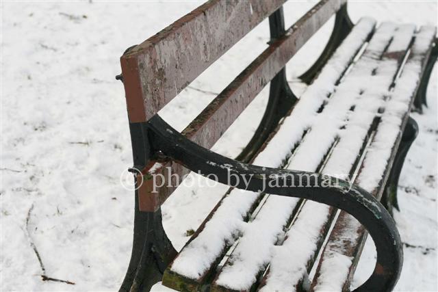 [park+bench+4w+(Small).jpg]