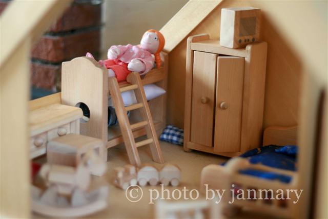 [dolls+house+4w+(Small).jpg]