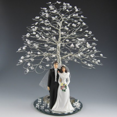  Vegas Wedding Cake Toppers on The History Of Wedding Cake Toppers   Wedding Ideas And Inspiration