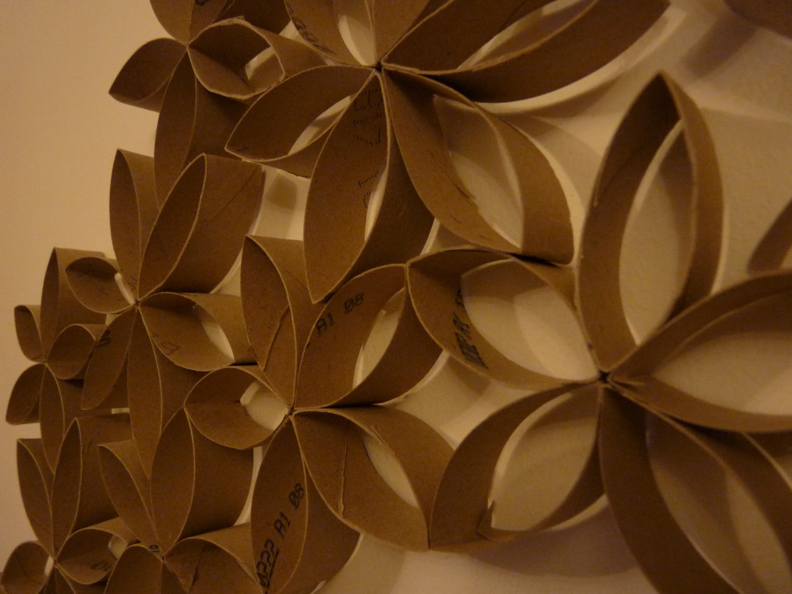 Noisy Pitta Recycle used toilet roll tubes into wall art!