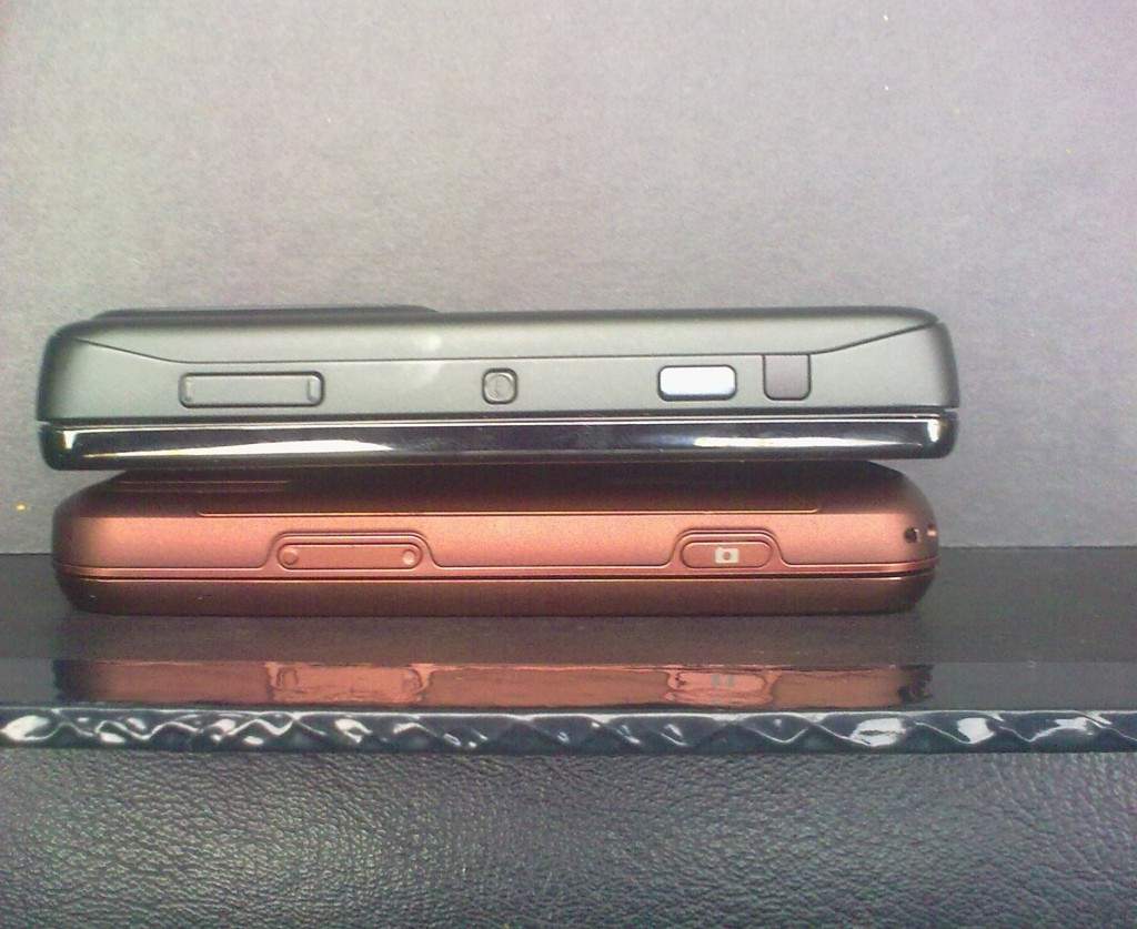 N900 Vs. Nokia N97 mini [Size Comparison] | Jailbreak Untethered ...