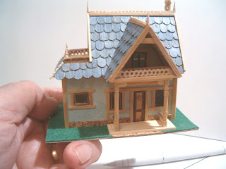 mini casita de madera