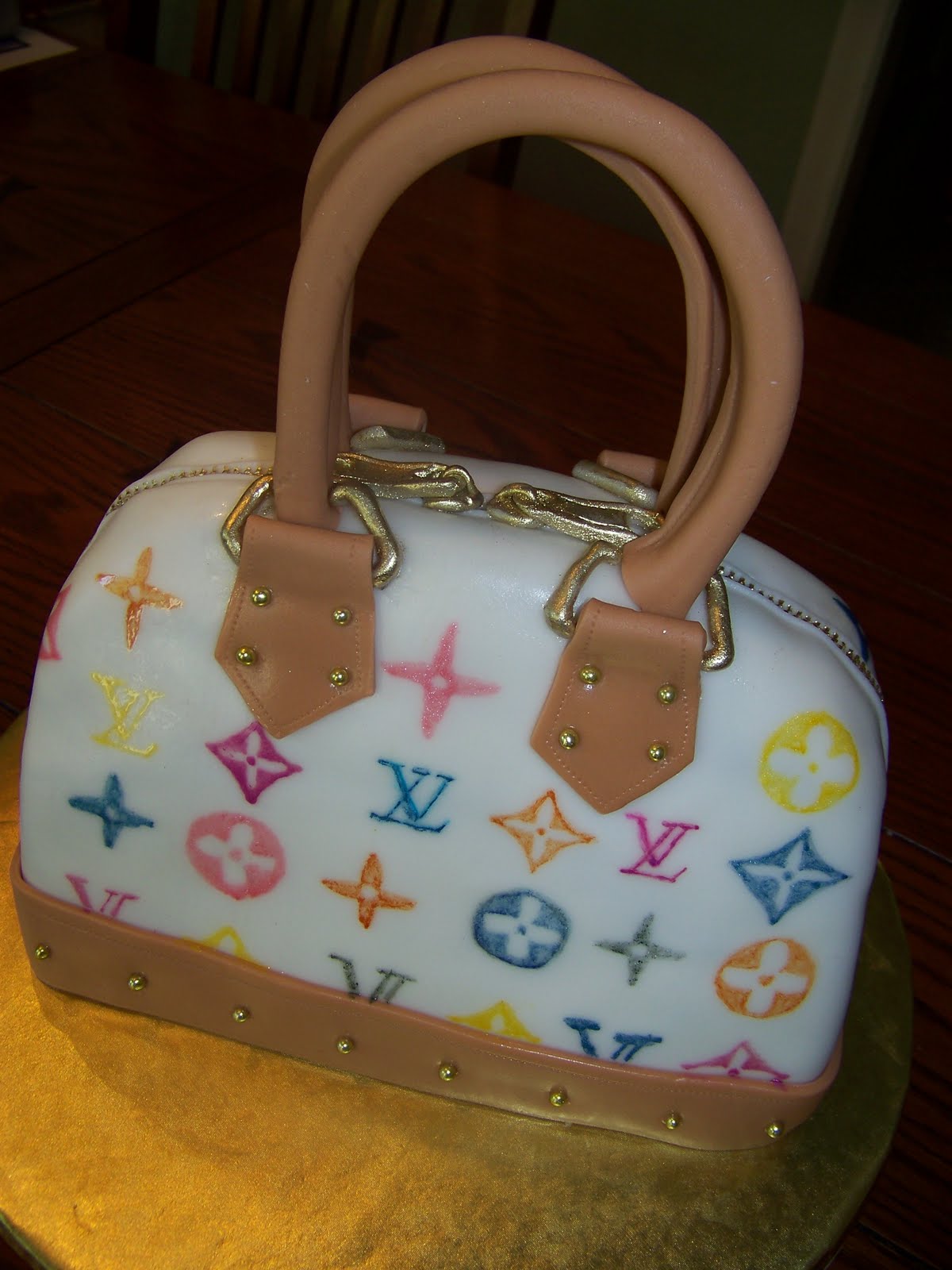 Louis Vuitton Handbag  Handbag cakes, Louis vuitton cake, Purse cake