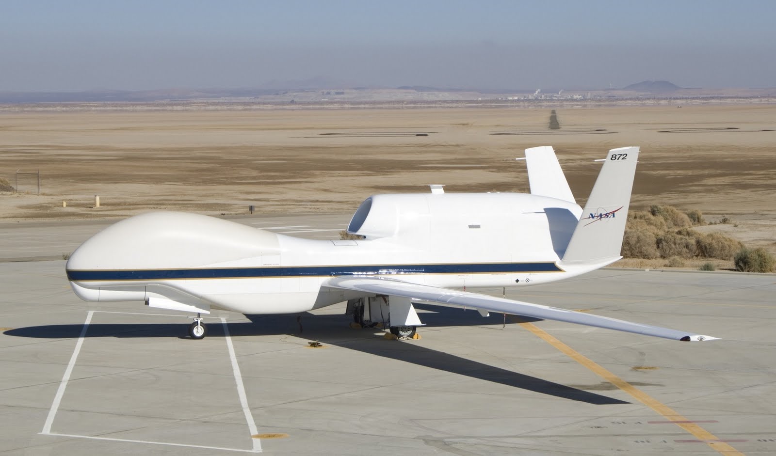http://3.bp.blogspot.com/_ja676MG45Zg/S8faKGRNZmI/AAAAAAAADHk/4ZekQh18L_o/s1600/globalhawk-nasa-uav.jpg