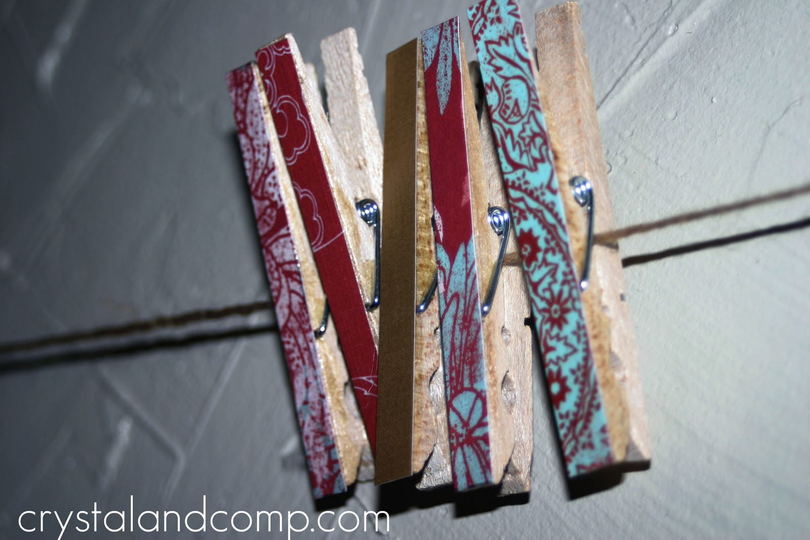 How to Use Clothespins and Twine to Display Art Work and Christmas