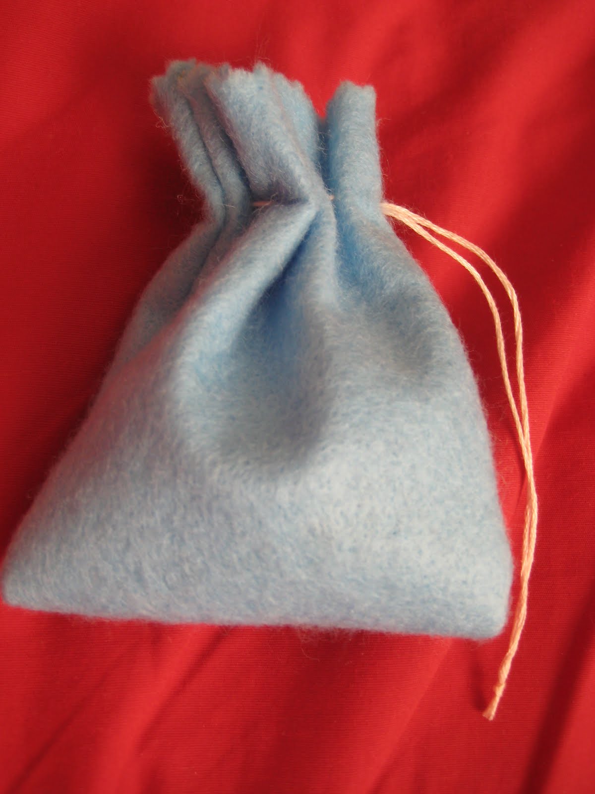 Laura Thoughts Necklace Pouch Tutorial