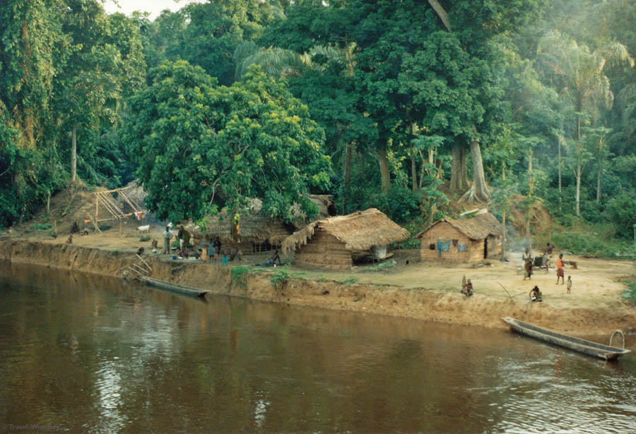 DR+Congo+River+Boat+African+Village1.jpg