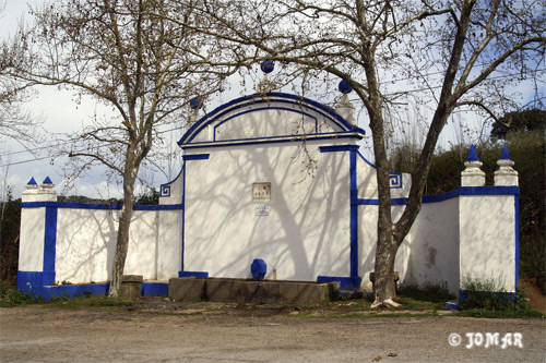 [Chafariz-das-bolas.jpg]