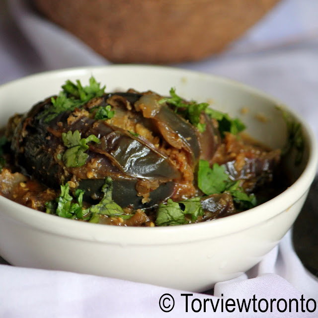 Eggplant curry stuffed with coconut