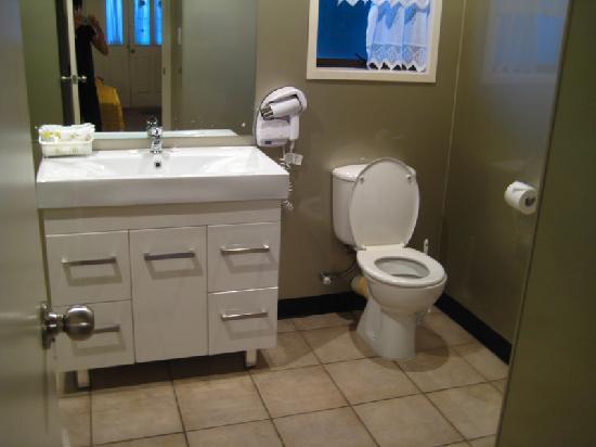 [washroom.jpg]